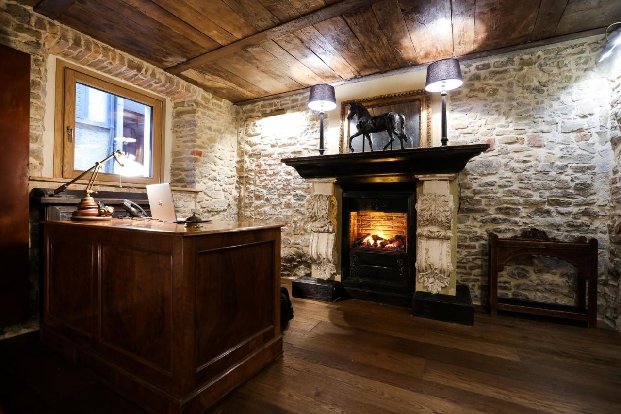 La Piazzetta Degli Artisti - Boutique B&B Bossolasco エクステリア 写真