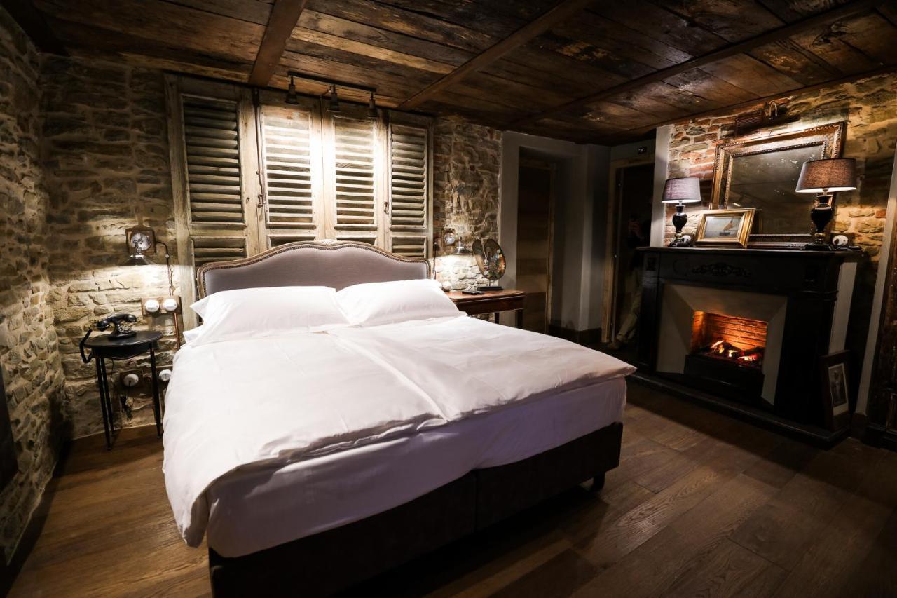 La Piazzetta Degli Artisti - Boutique B&B Bossolasco エクステリア 写真
